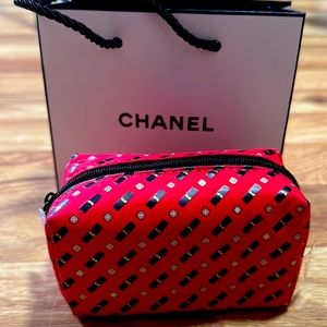 Channel mini makeup bag 💕